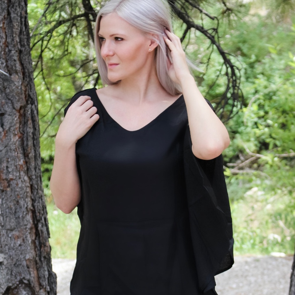 💥LAST ONE!💥 Black V-Neck Bowknot Blouse - Picture 5 of 6